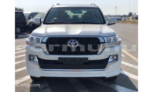 Acheter Import Voiture Toyota Land Cruiser Blanc à Import - Dubai, Région de la Bouenza Acheter Import Voiture Toyota Land Cruiser Blanc à Import - Dubai, Région de la Bouenza