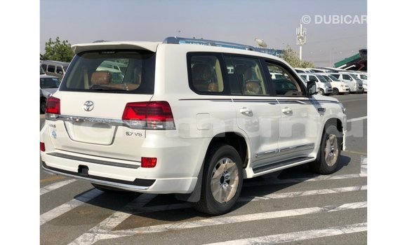 Acheter Import Voiture Toyota Land Cruiser Blanc à Import - Dubai, Région de la Bouenza Acheter Import Voiture Toyota Land Cruiser Blanc à Import - Dubai, Région de la Bouenza
