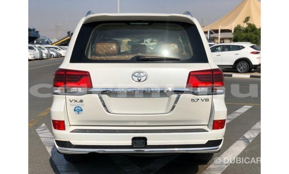 Acheter Import Voiture Toyota Land Cruiser Blanc à Import - Dubai, Région de la Bouenza Acheter Import Voiture Toyota Land Cruiser Blanc à Import - Dubai, Région de la Bouenza