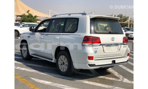 Acheter Import Voiture Toyota Land Cruiser Blanc à Import - Dubai, Région de la Bouenza Acheter Import Voiture Toyota Land Cruiser Blanc à Import - Dubai, Région de la Bouenza