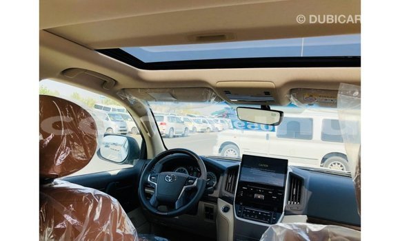 Acheter Import Voiture Toyota Land Cruiser Blanc à Import - Dubai, Région de la Bouenza Acheter Import Voiture Toyota Land Cruiser Blanc à Import - Dubai, Région de la Bouenza