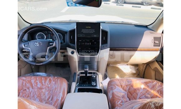 Acheter Import Voiture Toyota Land Cruiser Blanc à Import - Dubai, Région de la Bouenza Acheter Import Voiture Toyota Land Cruiser Blanc à Import - Dubai, Région de la Bouenza