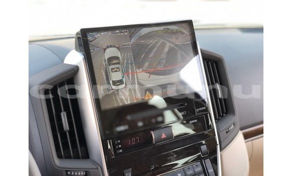 Acheter Import Voiture Toyota Land Cruiser Blanc à Import - Dubai, Région de la Bouenza Acheter Import Voiture Toyota Land Cruiser Blanc à Import - Dubai, Région de la Bouenza