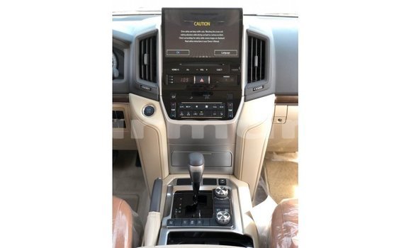 Acheter Import Voiture Toyota Land Cruiser Blanc à Import - Dubai, Région de la Bouenza Acheter Import Voiture Toyota Land Cruiser Blanc à Import - Dubai, Région de la Bouenza
