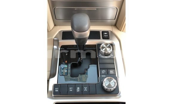 Acheter Import Voiture Toyota Land Cruiser Blanc à Import - Dubai, Région de la Bouenza Acheter Import Voiture Toyota Land Cruiser Blanc à Import - Dubai, Région de la Bouenza
