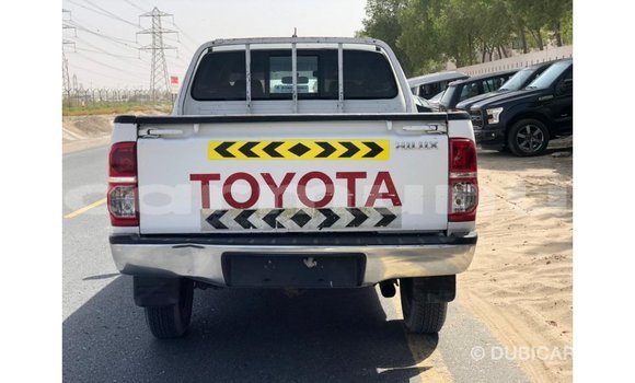 Acheter Import Voiture Toyota Hilux Blanc à Import - Dubai, Région de la Bouenza Acheter Import Voiture Toyota Hilux Blanc à Import - Dubai, Région de la Bouenza