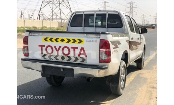 Acheter Import Voiture Toyota Hilux Blanc à Import - Dubai, Région de la Bouenza Acheter Import Voiture Toyota Hilux Blanc à Import - Dubai, Région de la Bouenza