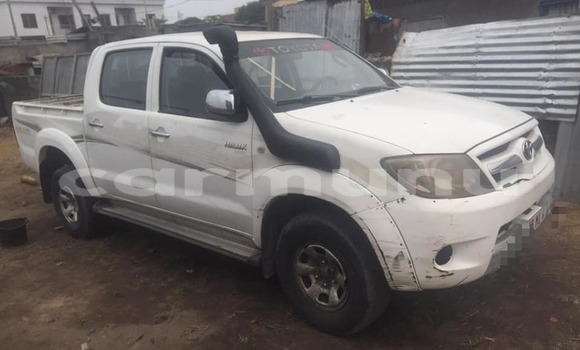 Acheter Occasion Voiture Toyota Hilux Blanc à Brazzaville, Commune de Brazzaville Acheter Occasion Voiture Toyota Hilux Blanc à Brazzaville, Commune de Brazzaville