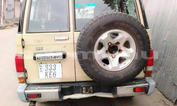 Acheter Occasion Voiture Toyota Land Cruiser Beige à Brazzaville, Commune de Brazzaville Acheter Occasion Voiture Toyota Land Cruiser Beige à Brazzaville, Commune de Brazzaville