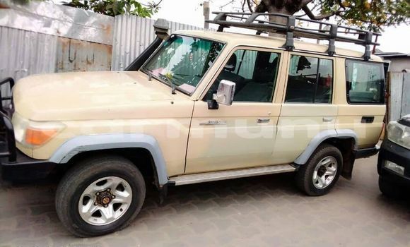 Acheter Occasion Voiture Toyota Land Cruiser Beige à Brazzaville, Commune de Brazzaville Acheter Occasion Voiture Toyota Land Cruiser Beige à Brazzaville, Commune de Brazzaville