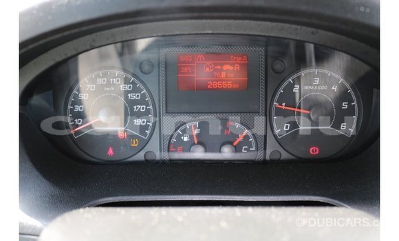 Acheter Import Voiture Peugeot 106 Blanc à Import - Dubai, Région de la Bouenza