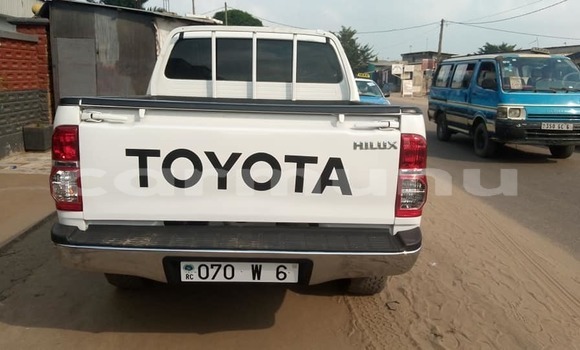 Acheter Occasion Voiture Toyota Hilux Blanc à Brazzaville, Commune de Brazzaville Acheter Occasion Voiture Toyota Hilux Blanc à Brazzaville, Commune de Brazzaville