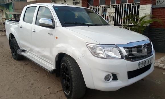 Acheter Occasion Voiture Toyota Hilux Blanc à Brazzaville, Commune de Brazzaville Acheter Occasion Voiture Toyota Hilux Blanc à Brazzaville, Commune de Brazzaville