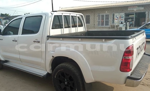 Acheter Occasion Voiture Toyota Hilux Blanc à Brazzaville, Commune de Brazzaville Acheter Occasion Voiture Toyota Hilux Blanc à Brazzaville, Commune de Brazzaville