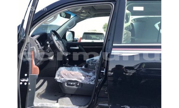 Buy Import Toyota Land Cruiser Black Car in Import - Dubai in Region of Bouenza Buy Import Toyota Land Cruiser Black Car in Import - Dubai in Region of Bouenza