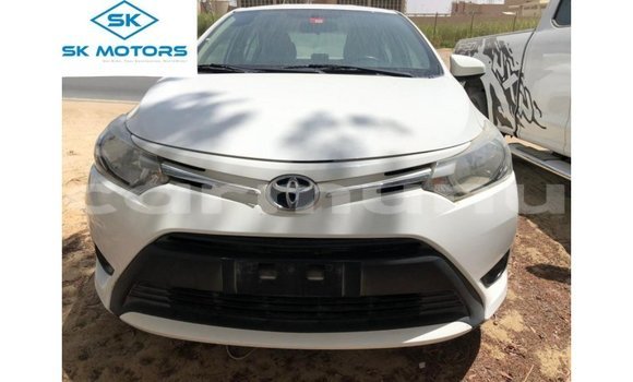 Acheter Import Voiture Toyota Yaris Blanc à Import - Dubai, Région de la Bouenza