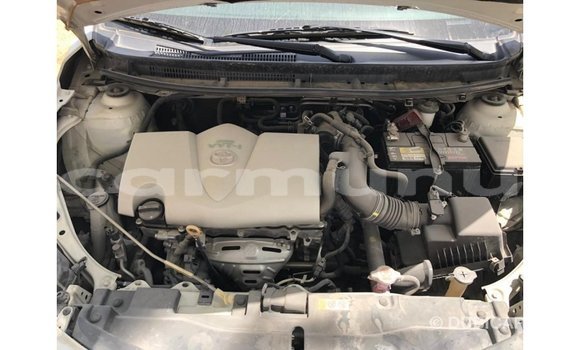 Acheter Import Voiture Toyota Yaris Blanc à Import - Dubai, Région de la Bouenza Acheter Import Voiture Toyota Yaris Blanc à Import - Dubai, Région de la Bouenza