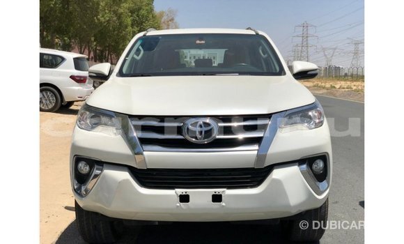 Acheter Import Voiture Toyota Fortuner Blanc à Import - Dubai, Région de la Bouenza Acheter Import Voiture Toyota Fortuner Blanc à Import - Dubai, Région de la Bouenza