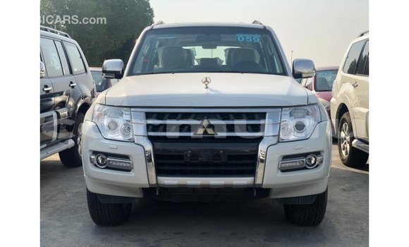 Acheter Import Voiture Mitsubishi Pajero Noir à Import - Dubai, Région de la Bouenza Acheter Import Voiture Mitsubishi Pajero Noir à Import - Dubai, Région de la Bouenza