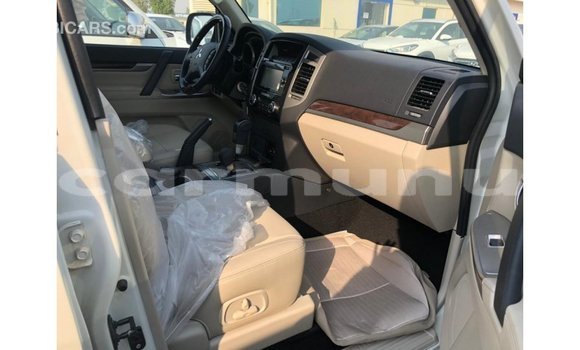 Acheter Import Voiture Mitsubishi Pajero Noir à Import - Dubai, Région de la Bouenza Acheter Import Voiture Mitsubishi Pajero Noir à Import - Dubai, Région de la Bouenza