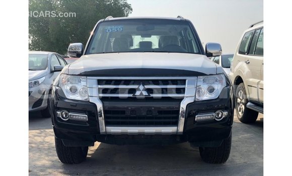 Acheter Import Voiture Mitsubishi Pajero Noir à Import - Dubai, Région de la Bouenza Acheter Import Voiture Mitsubishi Pajero Noir à Import - Dubai, Région de la Bouenza