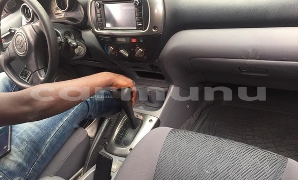 Acheter Occasion Voiture Toyota RAV4 Gris à Brazzaville, Commune de Brazzaville Acheter Occasion Voiture Toyota RAV4 Gris à Brazzaville, Commune de Brazzaville