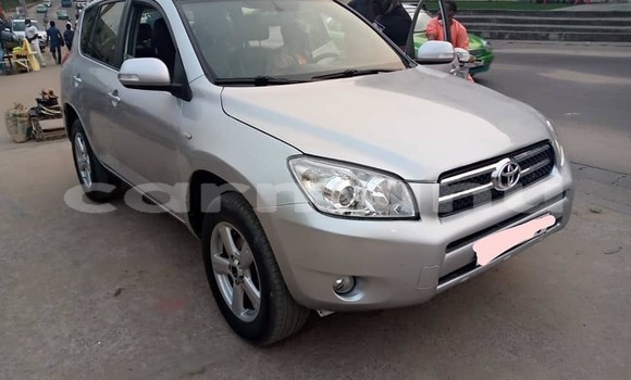 Acheter Occasion Voiture Toyota RAV4 Gris à Brazzaville, Commune de Brazzaville Acheter Occasion Voiture Toyota RAV4 Gris à Brazzaville, Commune de Brazzaville