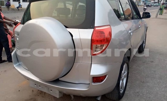 Acheter Occasion Voiture Toyota RAV4 Gris à Brazzaville, Commune de Brazzaville Acheter Occasion Voiture Toyota RAV4 Gris à Brazzaville, Commune de Brazzaville