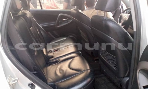 Acheter Occasion Voiture Toyota RAV4 Gris à Brazzaville, Commune de Brazzaville Acheter Occasion Voiture Toyota RAV4 Gris à Brazzaville, Commune de Brazzaville