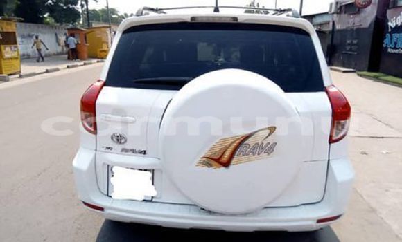 Acheter Occasion Voiture Toyota RAV4 Blanc à Brazzaville, Commune de Brazzaville Acheter Occasion Voiture Toyota RAV4 Blanc à Brazzaville, Commune de Brazzaville