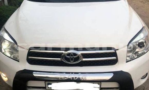 Acheter Occasion Voiture Toyota RAV4 Blanc à Brazzaville, Commune de Brazzaville Acheter Occasion Voiture Toyota RAV4 Blanc à Brazzaville, Commune de Brazzaville