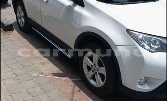 Acheter Occasion Voiture Toyota RAV4 Blanc à Brazzaville, Commune de Brazzaville Acheter Occasion Voiture Toyota RAV4 Blanc à Brazzaville, Commune de Brazzaville