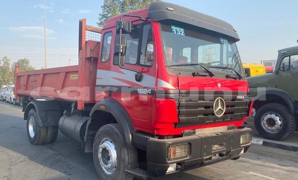Acheter Occasion Utilitaire Mercedes‒Benz 1824 Rouge à Import - Dubai, Région de la Bouenza