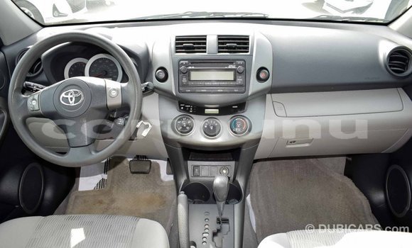 Buy Import Toyota HiAce White Truck in Import - Dubai in Region of Bouenza Buy Import Toyota HiAce White Truck in Import - Dubai in Region of Bouenza