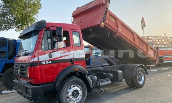 Buy Used Mercedes‒Benz 1824 Red Truck in Import - Dubai in Region of Bouenza Buy Used Mercedes‒Benz 1824 Red Truck in Import - Dubai in Region of Bouenza