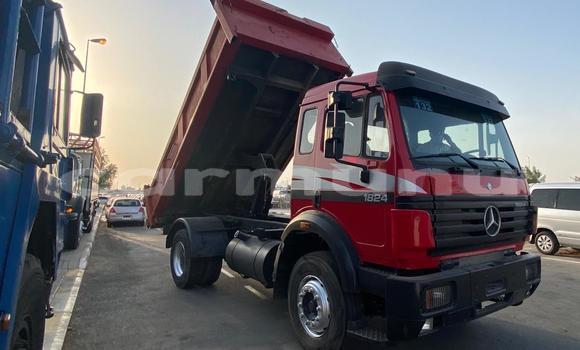 Buy Used Mercedes‒Benz 1824 Red Truck in Import - Dubai in Region of Bouenza Buy Used Mercedes‒Benz 1824 Red Truck in Import - Dubai in Region of Bouenza