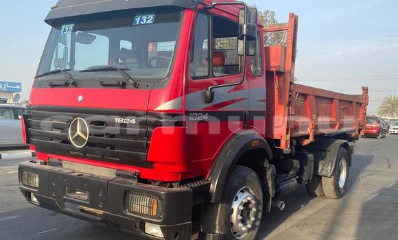 Buy Used Mercedes‒Benz 1824 Red Truck in Import - Dubai in Region of Bouenza Buy Used Mercedes‒Benz 1824 Red Truck in Import - Dubai in Region of Bouenza