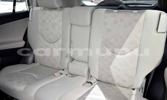Buy Import Toyota HiAce White Truck in Import - Dubai in Region of Bouenza Buy Import Toyota HiAce White Truck in Import - Dubai in Region of Bouenza