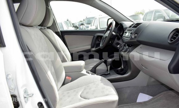 Buy Import Toyota HiAce White Truck in Import - Dubai in Region of Bouenza Buy Import Toyota HiAce White Truck in Import - Dubai in Region of Bouenza