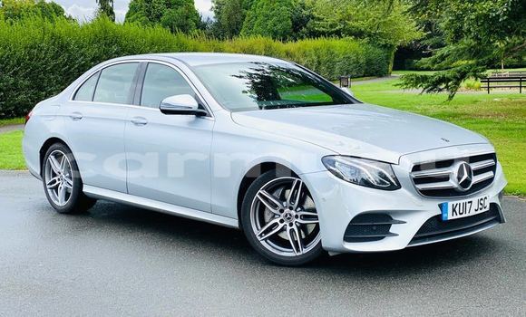Acheter Occasion Voiture Mercedes-Benz E–Class Gris à Brazzaville, Commune de Brazzaville Acheter Occasion Voiture Mercedes-Benz E–Class Gris à Brazzaville, Commune de Brazzaville
