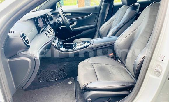 Acheter Occasion Voiture Mercedes-Benz E–Class Gris à Brazzaville, Commune de Brazzaville Acheter Occasion Voiture Mercedes-Benz E–Class Gris à Brazzaville, Commune de Brazzaville