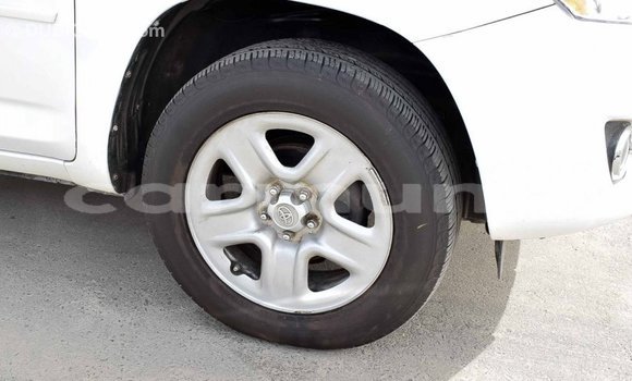 Acheter Import Utilitaire Toyota HiAce Blanc à Import - Dubai, Région de la Bouenza
