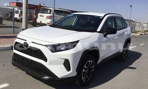 Acheter Occasion Voiture Toyota RAV4 Blanc à Pointe–Noire, Région du Kouilou Acheter Occasion Voiture Toyota RAV4 Blanc à Pointe–Noire, Région du Kouilou