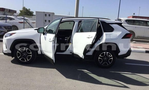 Acheter Occasion Voiture Toyota RAV4 Blanc à Pointe–Noire, Région du Kouilou Acheter Occasion Voiture Toyota RAV4 Blanc à Pointe–Noire, Région du Kouilou