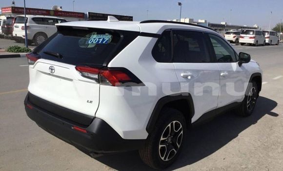 Acheter Occasion Voiture Toyota RAV4 Blanc à Pointe–Noire, Région du Kouilou Acheter Occasion Voiture Toyota RAV4 Blanc à Pointe–Noire, Région du Kouilou