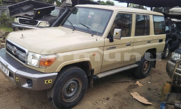 Buy Used Toyota Land Cruiser Beige Car in Brazzaville in Municipality of Brazzaville Buy Used Toyota Land Cruiser Beige Car in Brazzaville in Municipality of Brazzaville