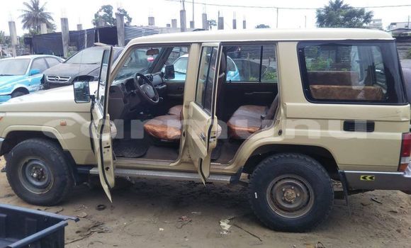 Buy Used Toyota Land Cruiser Beige Car in Brazzaville in Municipality of Brazzaville Buy Used Toyota Land Cruiser Beige Car in Brazzaville in Municipality of Brazzaville