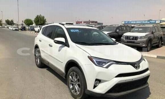 Acheter Occasion Voiture Toyota RAV4 Blanc à Brazzaville, Commune de Brazzaville Acheter Occasion Voiture Toyota RAV4 Blanc à Brazzaville, Commune de Brazzaville