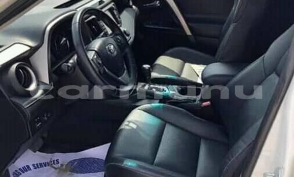 Acheter Occasion Voiture Toyota RAV4 Blanc à Brazzaville, Commune de Brazzaville Acheter Occasion Voiture Toyota RAV4 Blanc à Brazzaville, Commune de Brazzaville