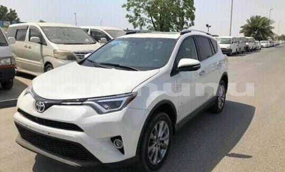 Acheter Occasion Voiture Toyota RAV4 Blanc à Brazzaville, Commune de Brazzaville Acheter Occasion Voiture Toyota RAV4 Blanc à Brazzaville, Commune de Brazzaville